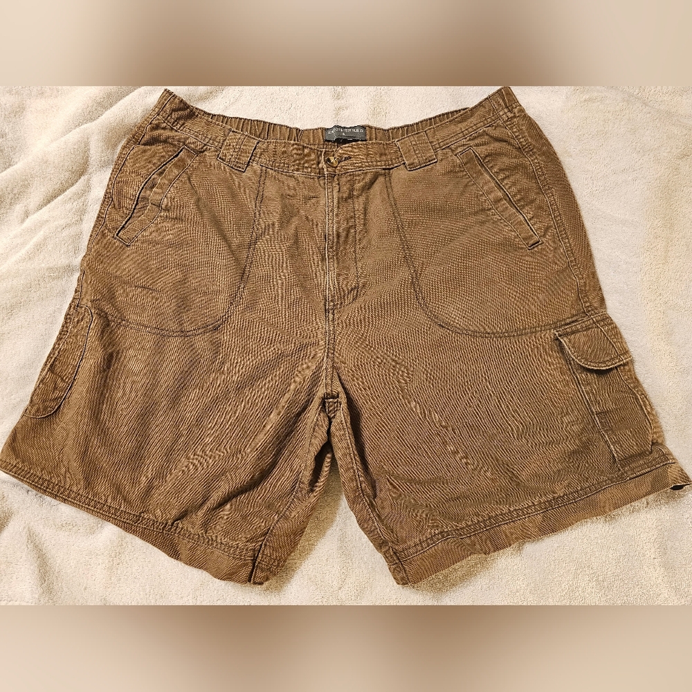 Saddlebred Brown Cargo Shorts. 38 Waist